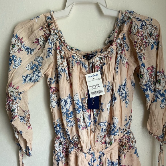 Off-the Shoulder Floral Romper - Picture 2 of 3